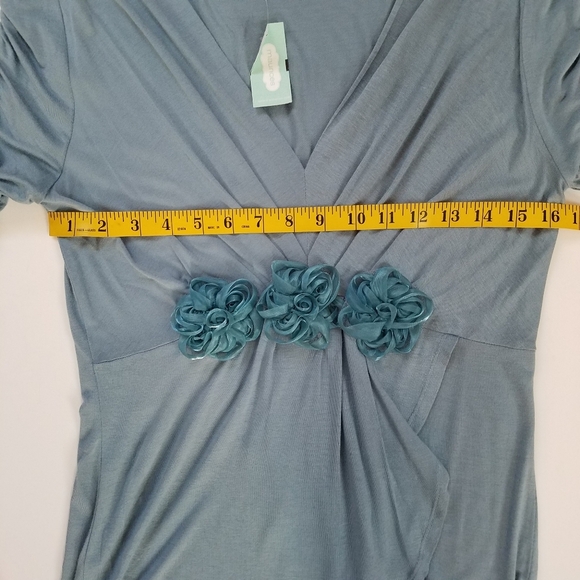 Maurices Beautiful V-Neck Blouse with Floral Detail Ruched Sleeves Medium NWT - Picture 8 of 8